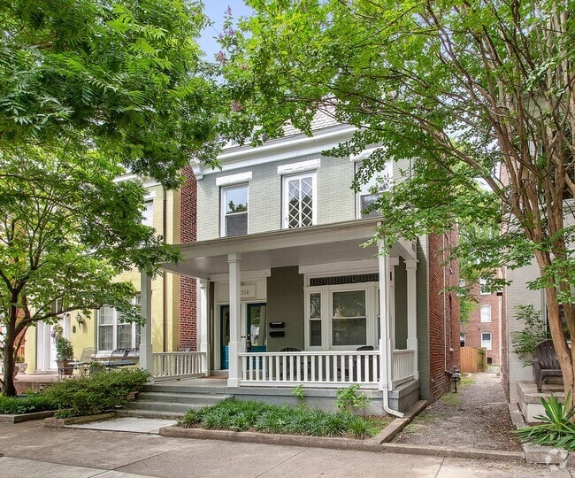 Building Photo - $2,890 / 2 br / 2 ba / 1,400 sqft Rental