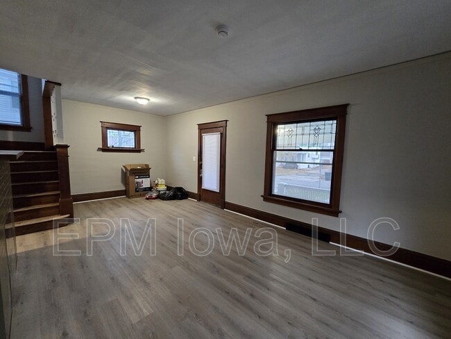 Photo - 349 17th St SE