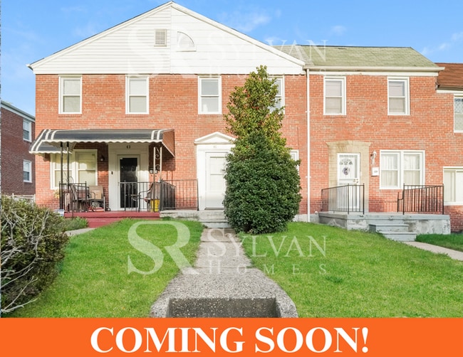 Building Photo - The living is easy in this 3 bedroom, 1.5 bathroom townhome