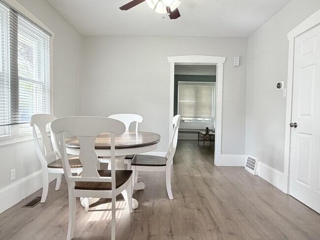 Photo - 207 Kathleen Ave Unit Room 2