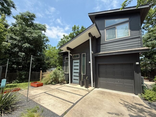 Photo - Gorgeous & modern free-standing home in ‘02!