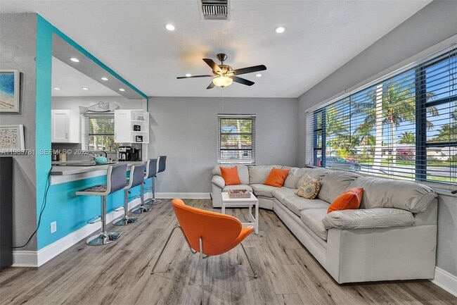 Photo - 529 NW 8th St