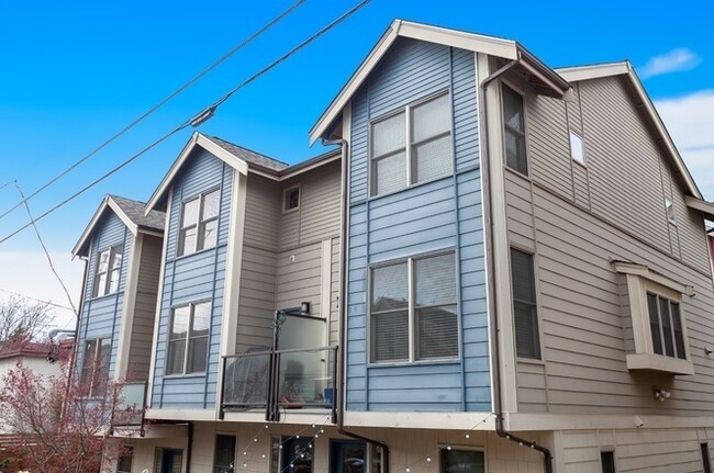 Stunning Townhome in the heart of Columbia... - Stunning Townhome in the heart of Columbia...