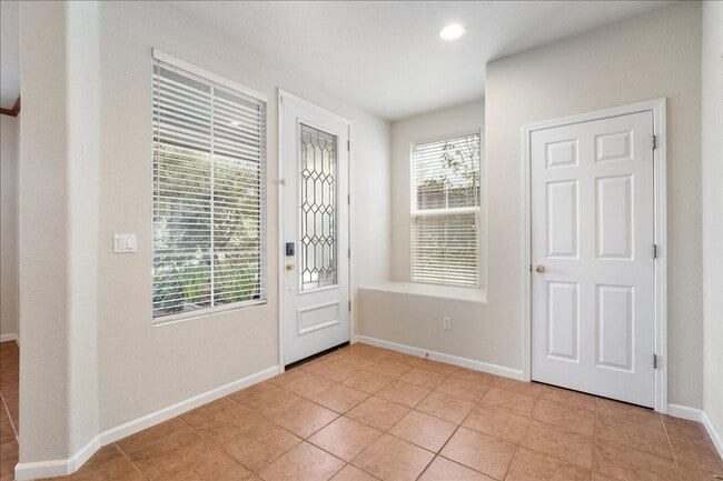 Photo - 1073 Huntly Dr