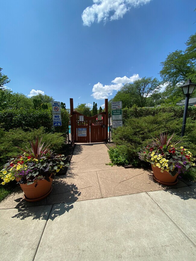 Photo - 2415 S Goebbert Rd Condo