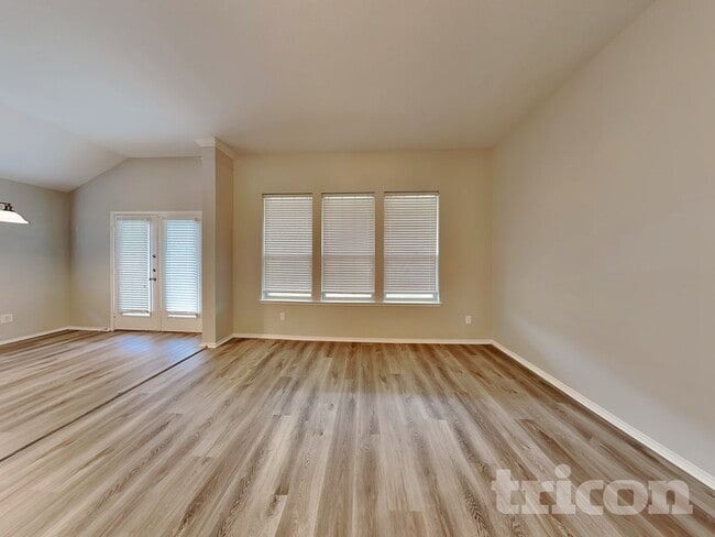 Photo - 707 Fireberry Dr