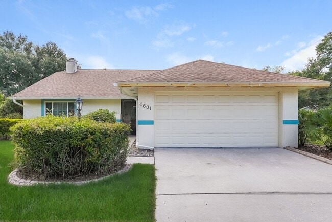 Building Photo - Bright Living in Brandon Rental