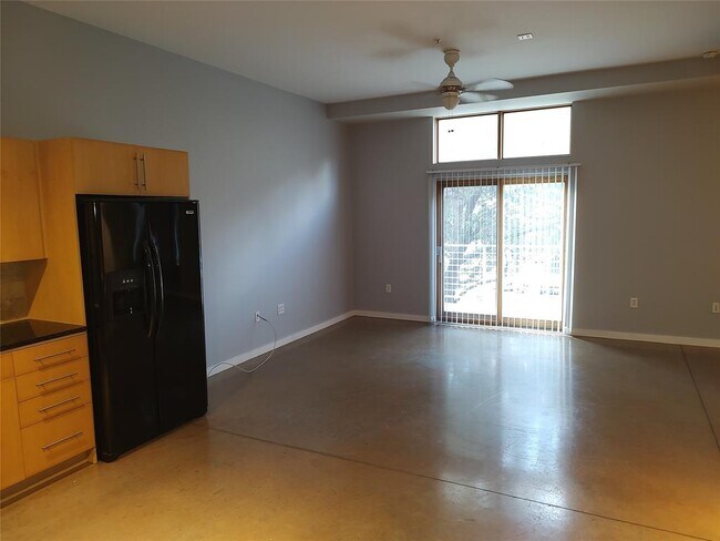 Photo - 2124 E 6th St Unit 203