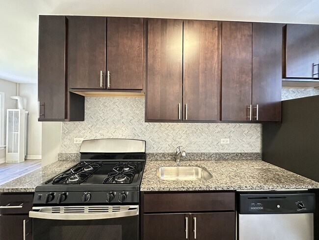 Photo - 721 W Brompton Ave Unit J02W