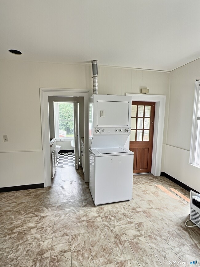 Photo - 290 Wakelee Ave Unit 2nd floor