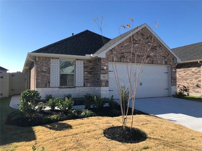 Building Photo - Fabulous home in a beautiful GATED MASTER PLANNED COMMUNITY
