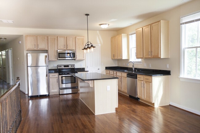 Building Photo - 611 N 21 Street Unit #2