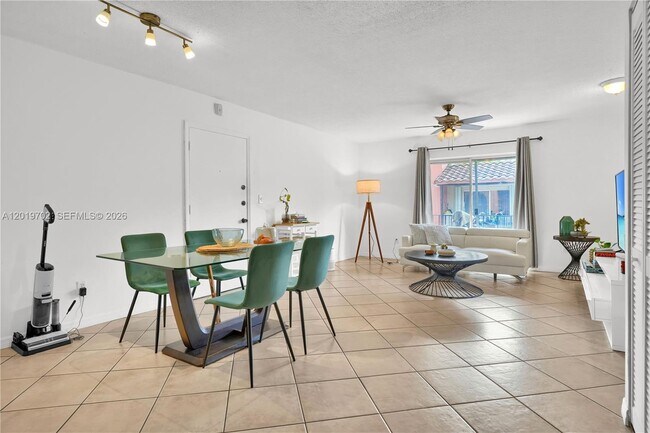 Photo - 10786 N Kendall Dr Unit D18