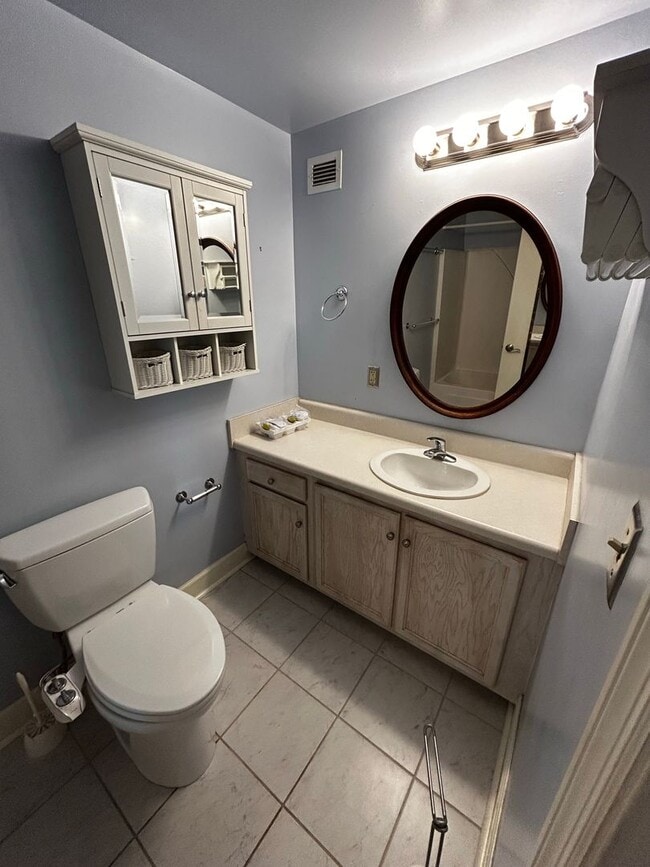 Photo - Riverviews 1 Bedroom with Exposed Brick, Hardwood Floors