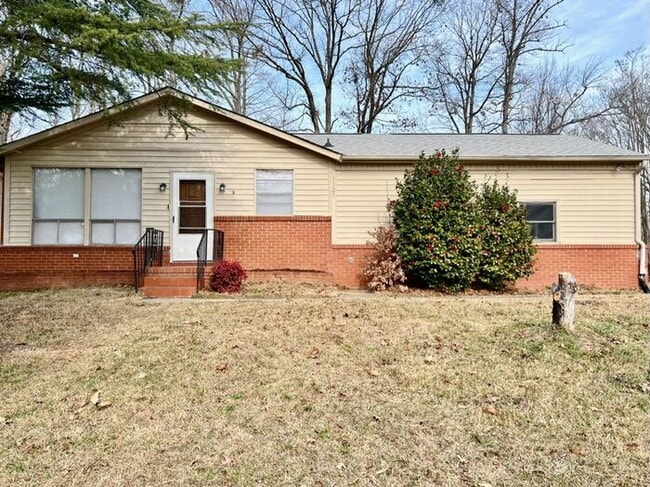 Photo - Freshly Remodeled 3 Bedroom Home Near Down...