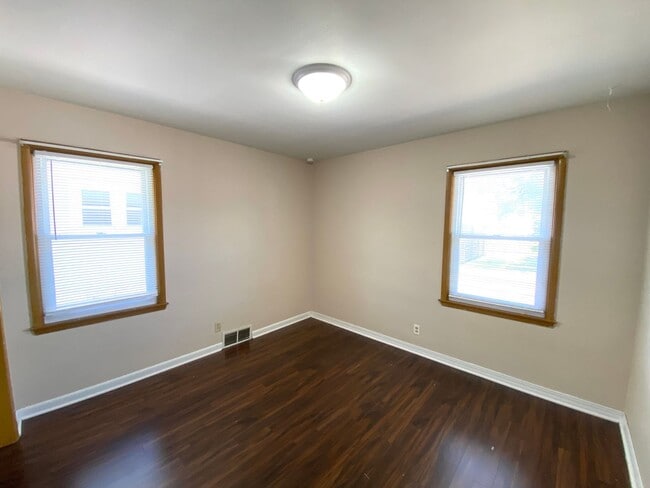 Photo - 2 Bedroom, 1 Bath Home for Rent in West Pe...