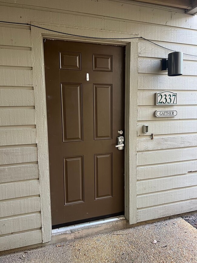 Photo - Half Off First Full Month's Rent! Unfurnis...