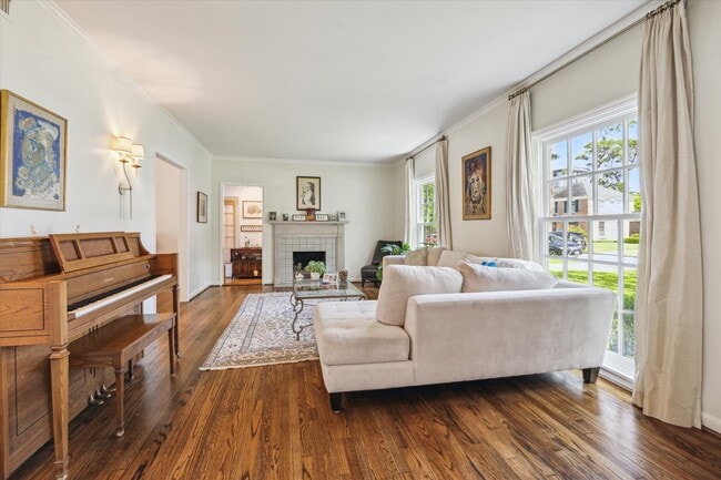 Photo - 2510 Locke Ln