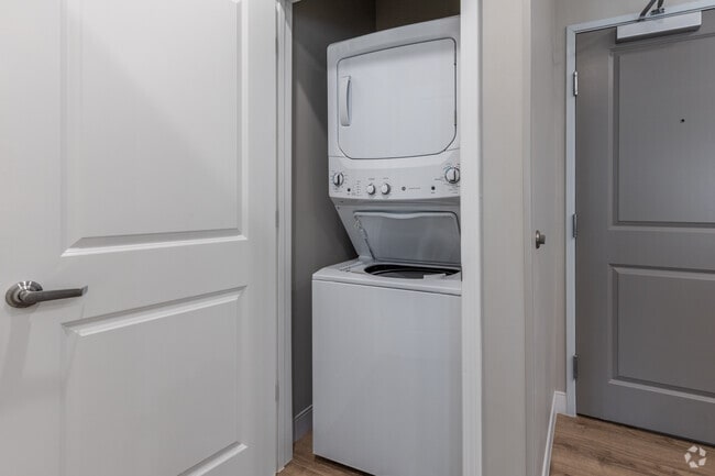 1BR, 1BA - 647SF - In-Unit Laundry