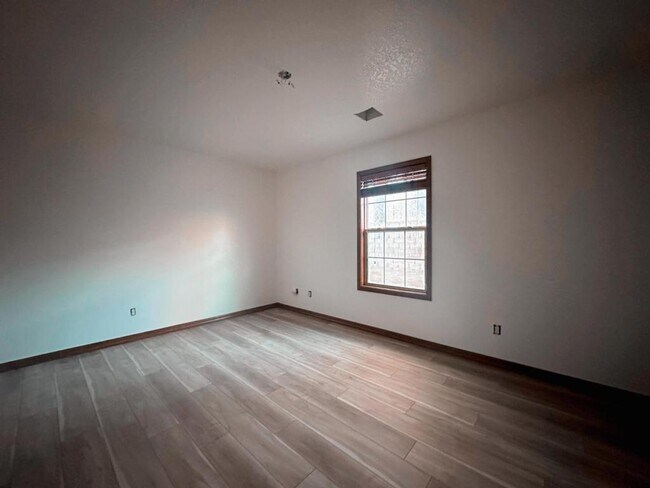 Photo - 2115 E 32nd Ct Casa