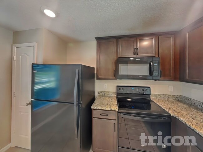 Photo - 2871 Chalmer St