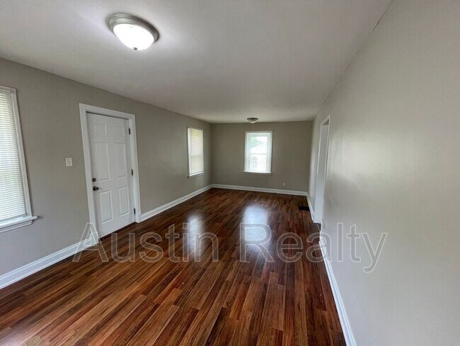 Photo - 1551 N Hanley Rd