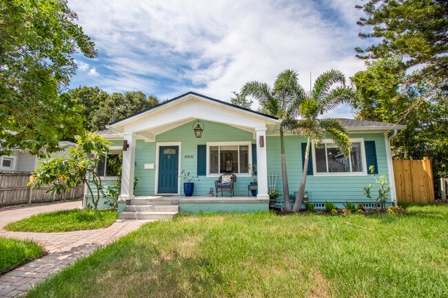 Photo - 3005 W San Miguel St House