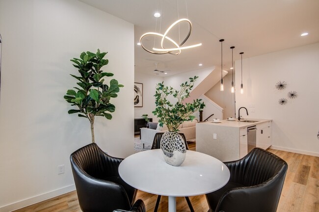 Building Photo - 6742 Peerless St