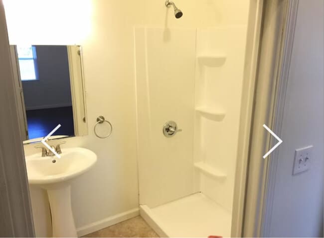 Photo - 102 N Gilfillan St