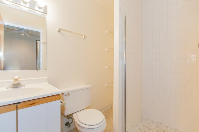Photo - 2260 N Clark St Unit 2