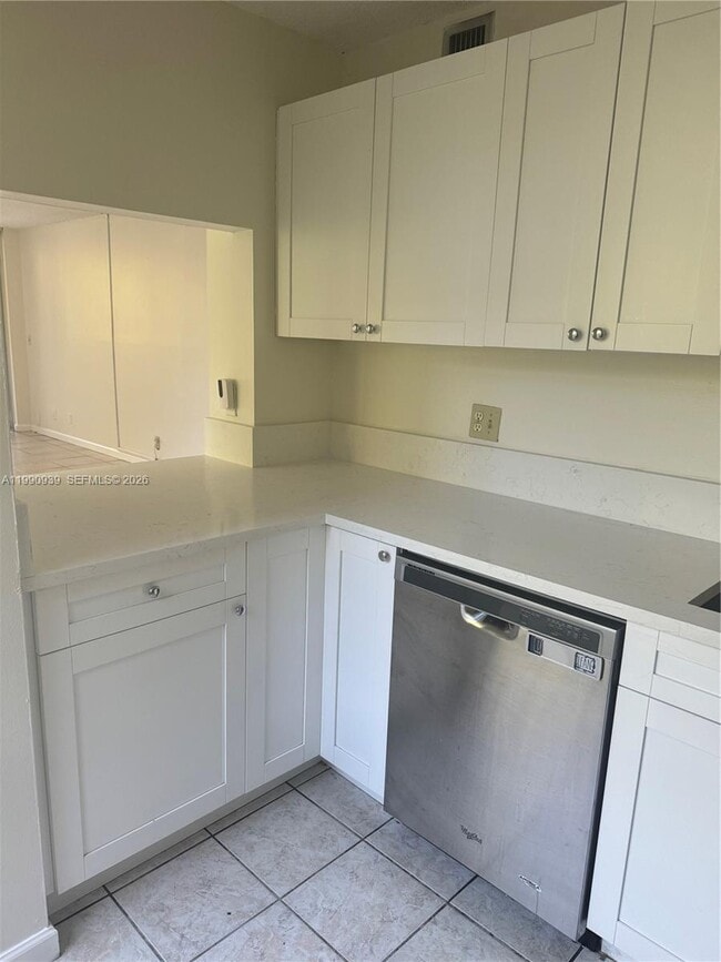 Photo - 9450 Live Oak Pl Unidad 305