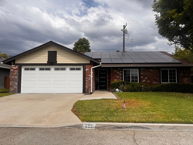 Building Photo - 925 Royal Oaks Dr Rental