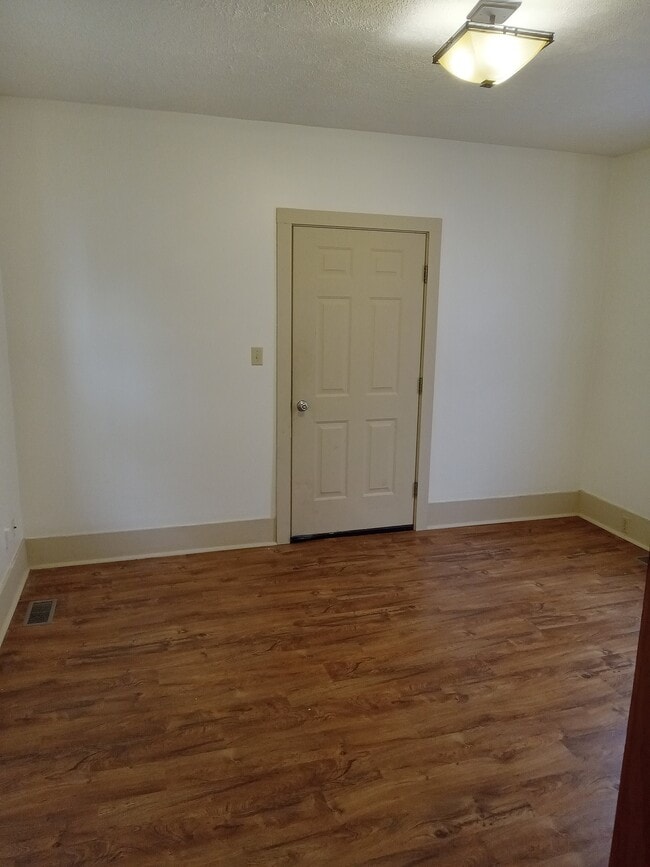 Photo - 1239 E Walnut St