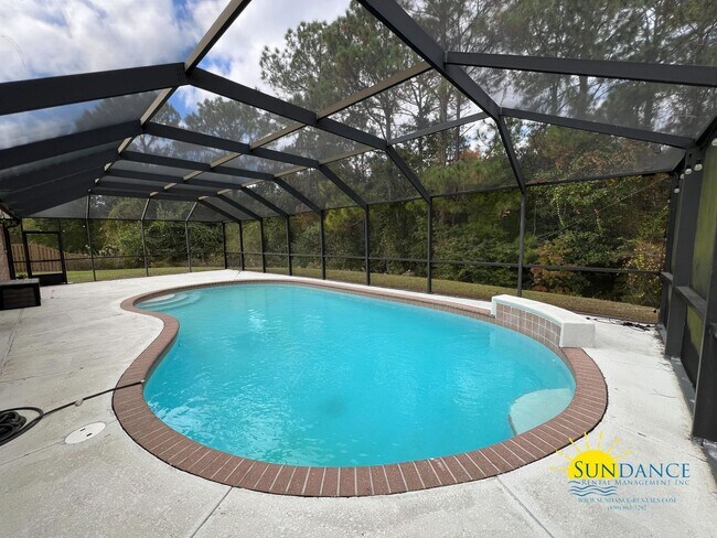 Photo - Beautiful 4 Bedroom Home with enclosed poo...