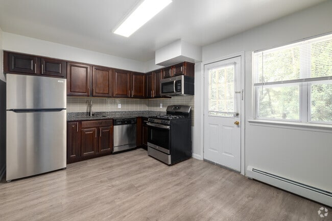 2BR, 1.5BA w/ Rec Room- 2,000SF - Kitchen