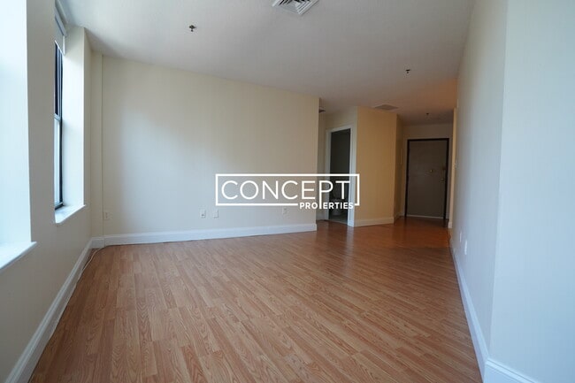 Building Photo - 1126 Boylston St