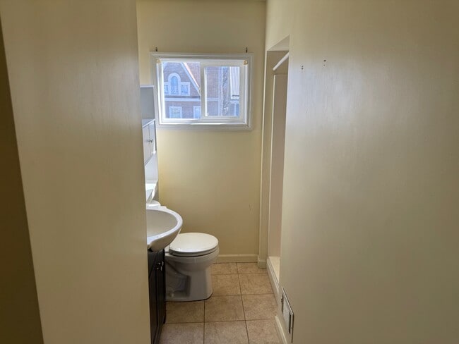 Photo - 413 N 6th Ave