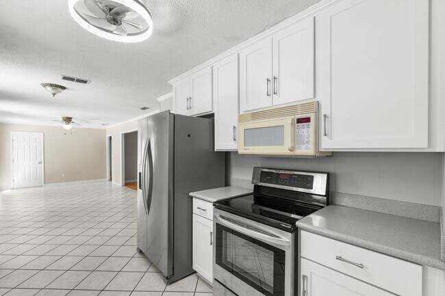 Photo - 616 Pinewood Dr