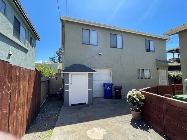 Building Photo - 3018-3020 Maple Ave Unit 3020