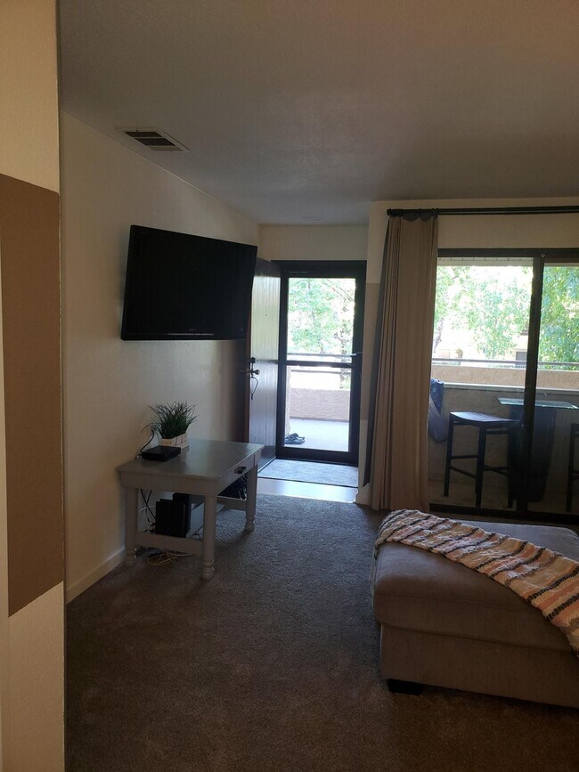 2810 N Arcadia Ct Unit 214