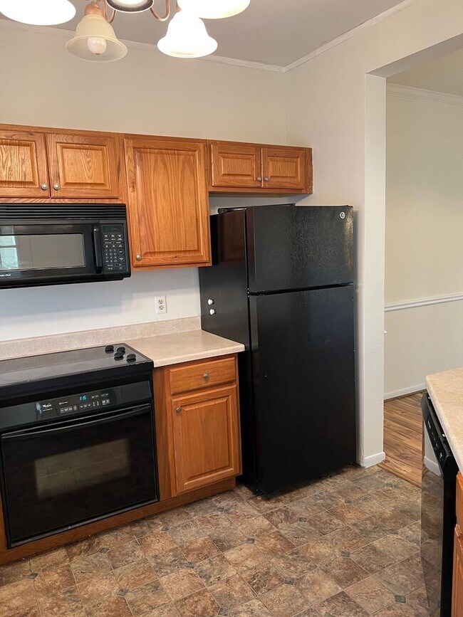 Photo - 668 Gateway Dr SE