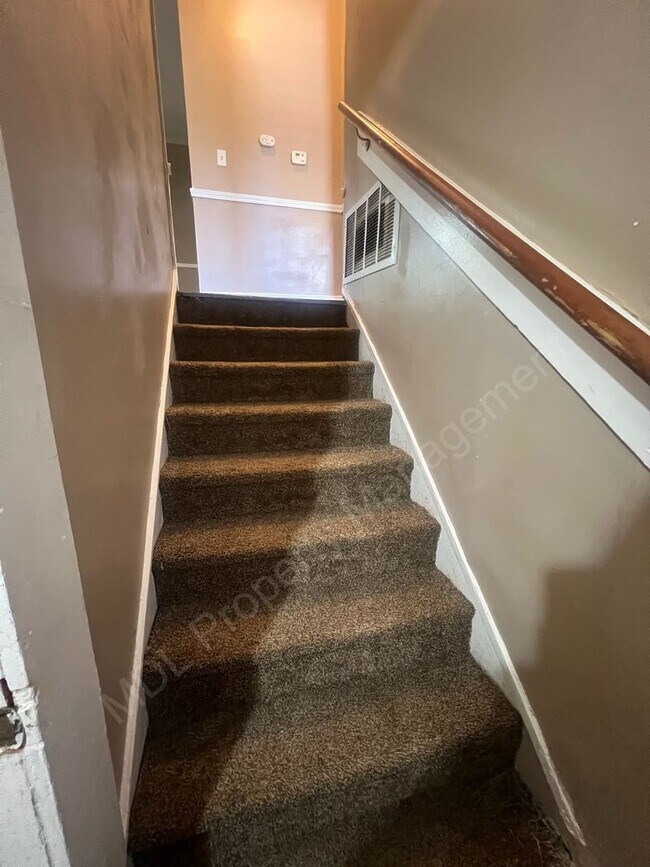 Photo - 707 N Woodbridge St Unidad 2