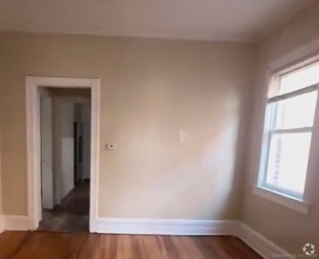 Building Photo - 289 Dover St Unit 2L Rental
