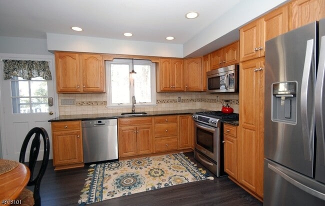 16 Deerfield Rd