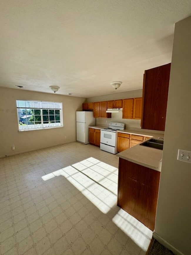 Building Photo - 3 Bedroom, 2 Bathroom 4-Plex Rental