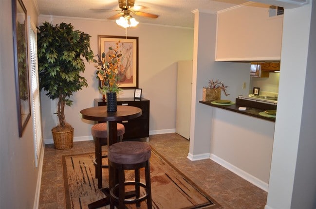 Olde Towne Apartments - Olde Towne Apartments
