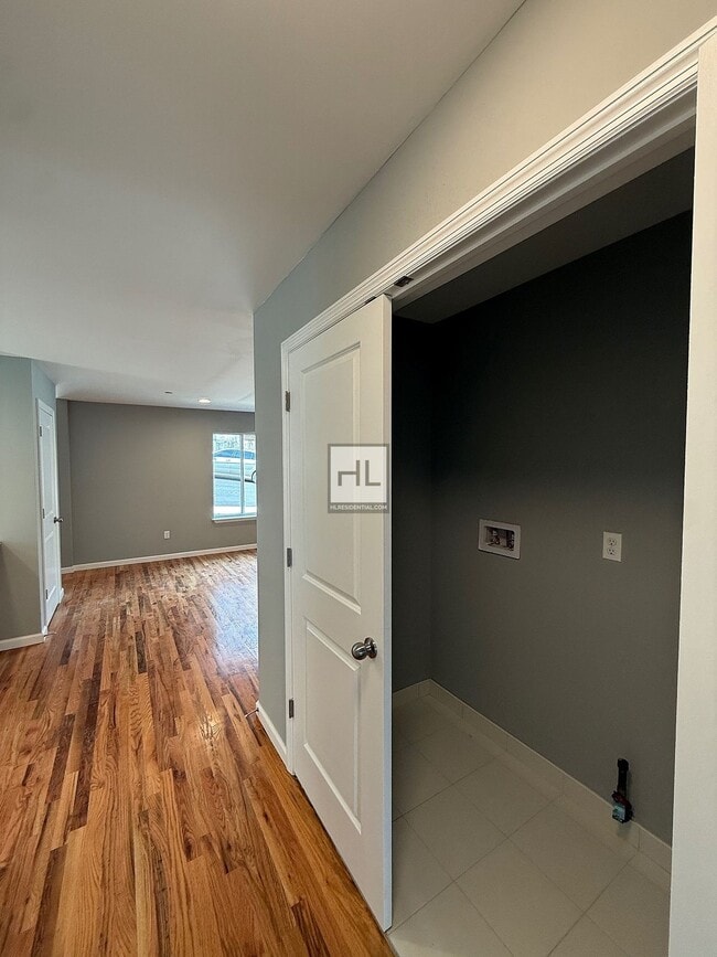 Photo - CUNARD AVENUE Unit 1