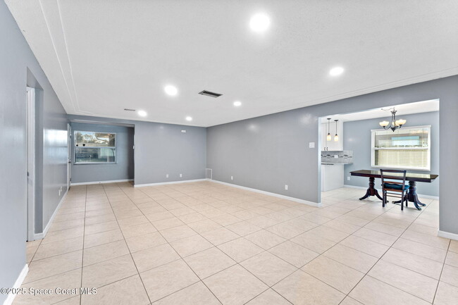 Photo - 1565 Venus St