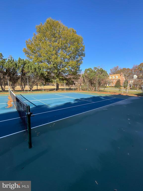 Photo - 370 S River Landing Rd House
