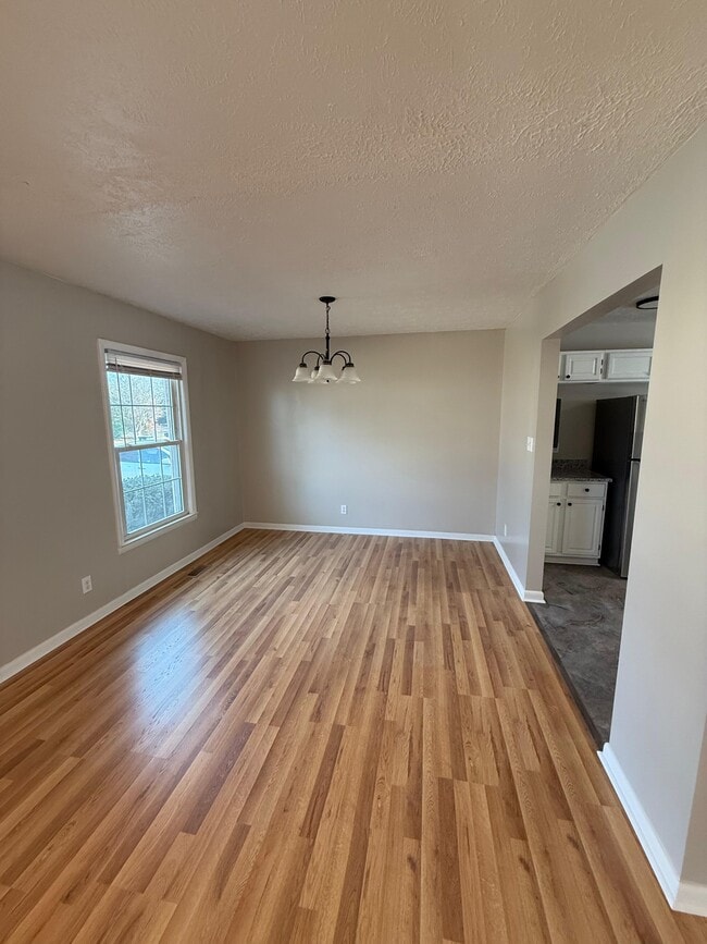 Photo - 1039 Kingsley Rd